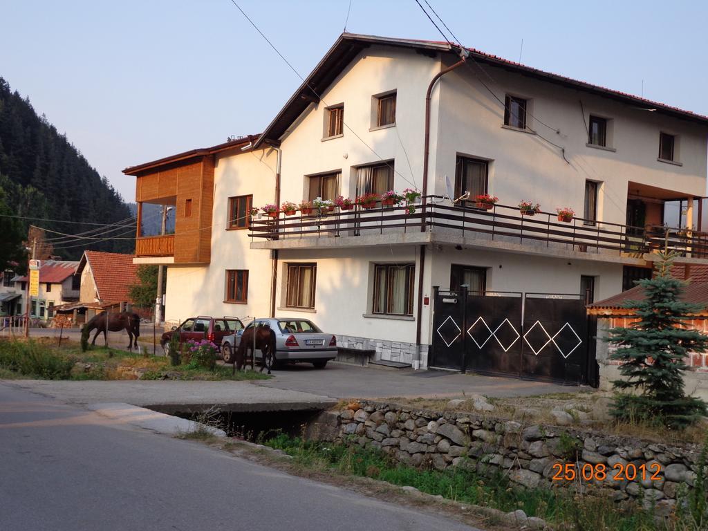 Family Hotel Ecorelax Madzhare Dış mekan fotoğraf